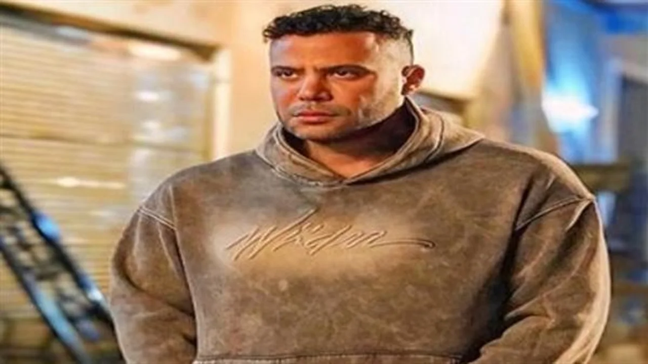 نجاح مدهش.. محمد إمام يجمع بين العبادات والفن السينمائي